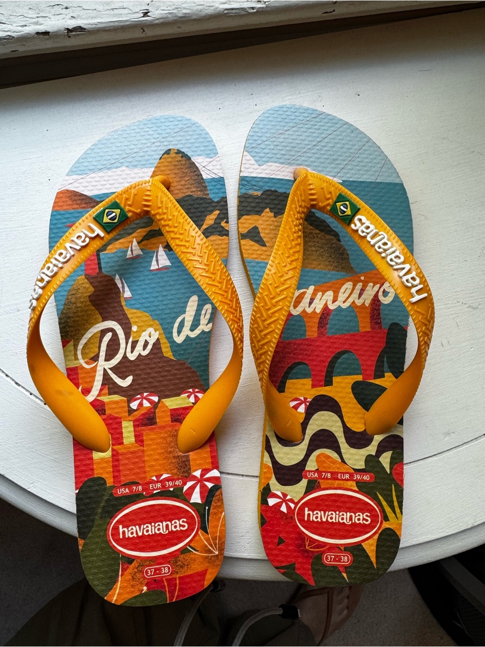 Havaianas Women’s Yellow Strap Rio de Janeiro Graphic Flip Flops size 7